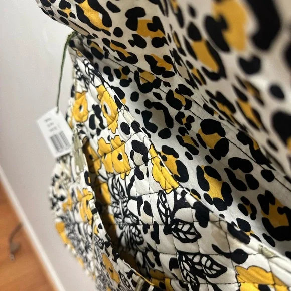 MWT. Vera Bradley Mailbag crossbody yellow /Black Quilted Tote. Go wild floral. - Picture 4 of 15